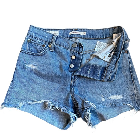 Levi’s Distressed Light Wash Button Fly Wedgie Shorts Sz 26 A148 - Picture 1 of 4